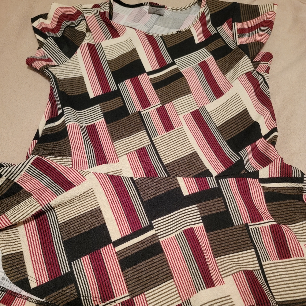 Funky Geometric Pattern Top - Picture 5 of 5